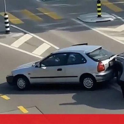 Condutor foge após colidir com carro durante discussão de trânsito na Suíça
