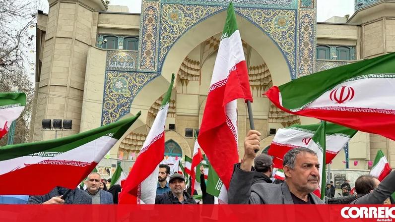 Protestos no Irão após ataques dos EUA e Israel no Médio Oriente
