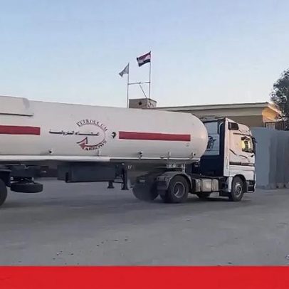 Camiões de ajuda chegam a Gaza após reabertura da passagem de Rafah