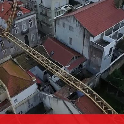 Drone mostra a dimensão da grua que caiu sobre cinco prédios em Figueira da Foz