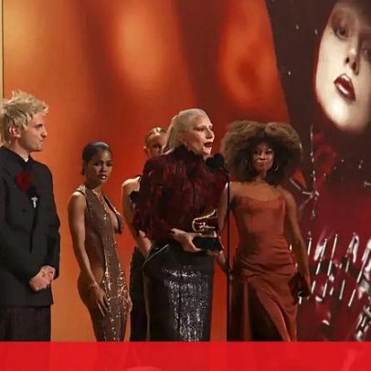 Lady Gaga dirige mensagem às mulheres ao receber Grammy