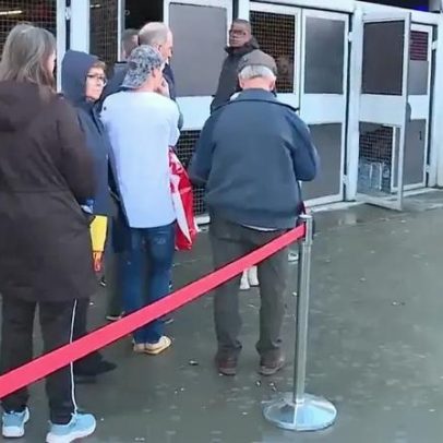 Centenas procuram apoio no ponto de apoio no estádio de Leiria