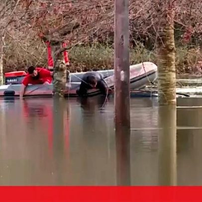Jipe afunda ao tentar atravessar estrada inundada em Águeda
