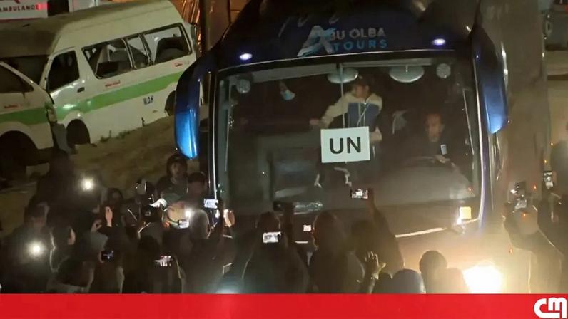 A chegada dos primeiros palestinianos autorizados a regressar a Gaza pela passagem de Rafah