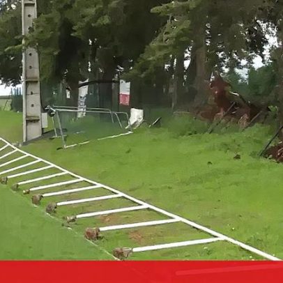 Vento forte derruba estrutura de ferro num campo de jogos em Beja