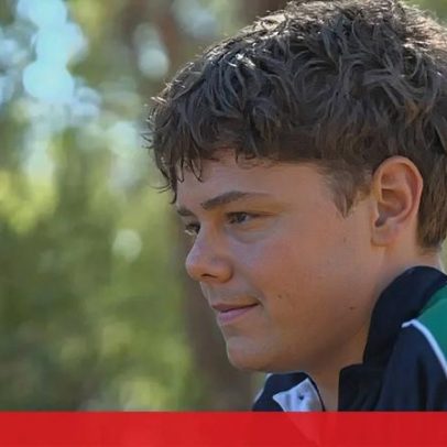 Jovem de 13 anos nada quatro horas e salva família à deriva na Austrália