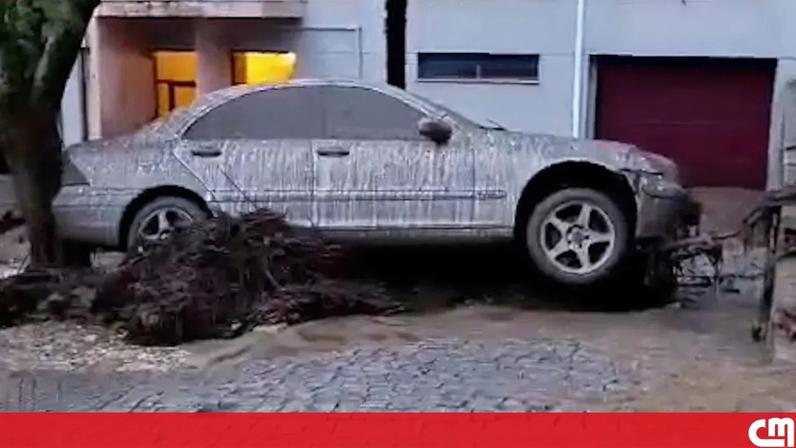 Estrada desaba no Bairro de São João em Camarate