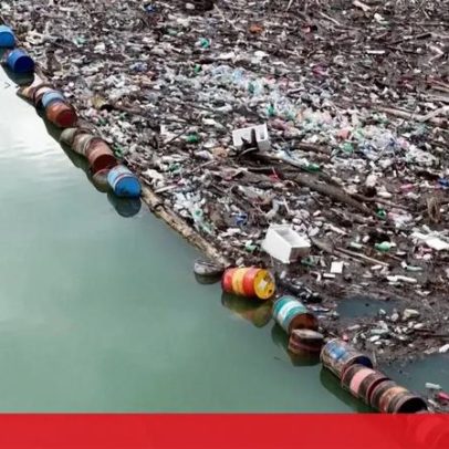 Rio na Bósnia fica obstruído por toneladas de lixo