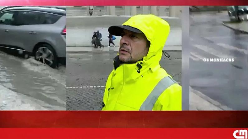 'O lixo e a caruma tapam a sarjeta': Funcionários da Câmara de Lisboa realizam trabalhos de escoamento de água no Rossio