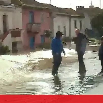 Habitações evacuadas e carros submersos na Ponte do Reguengo