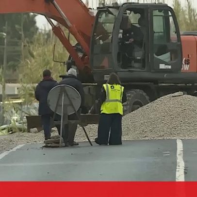 Risco de abatimento de estrada em Fernão Ferro devido ao mau tempo