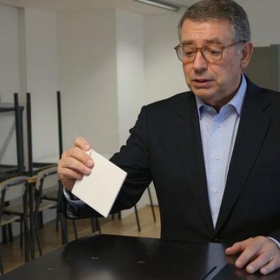 Seguro apela ao voto para decidir o futuro do país