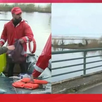 Fuzileiros ajudam população a votar na aldeia de Ereira