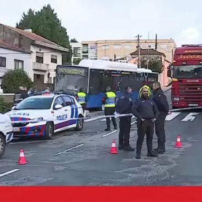 Dois feridos em despiste de autocarro em Rio Tinto