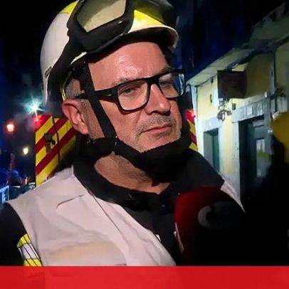 Quatro bombeiros feridos num incêndio na Galeria Zé dos Bois, Lisboa
