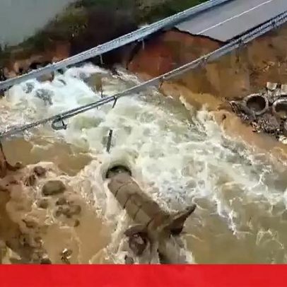 Estrada engolida pela água em Porto Covo, imagens de drone
