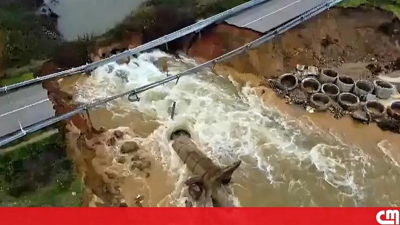 “Um coração de mãe não aguenta”: Proteção Civil pede a moradores da Graça para saírem de casa devido a deslizamento de terras