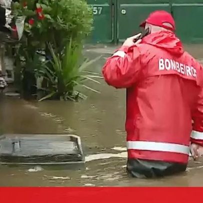 Bombeiro de Avintes caminha com água até à cintura após transbordo do rio Febros
