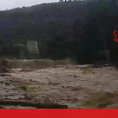 Chuvas intensas no sul de Itália forçam operações de resgate