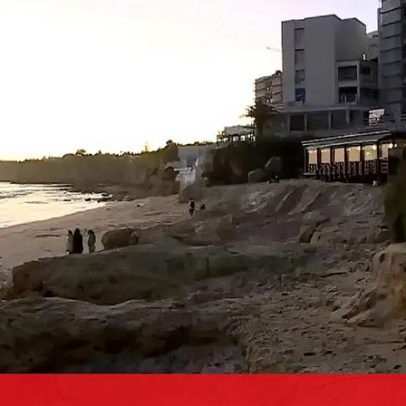 Tempestades retiram areia de praias de Armação de Pêra em Silves