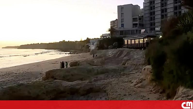 Tempestades roubam areia de praias de Armação de Pêra em Silves