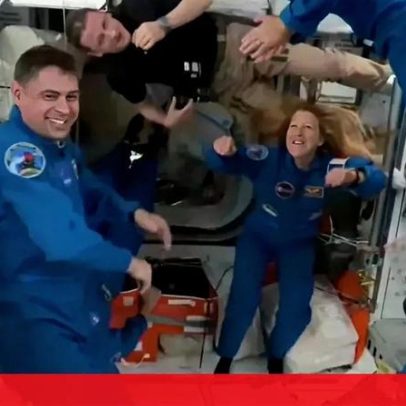 Astronautas chegam à ISS para substituir tripulação removida por segurança