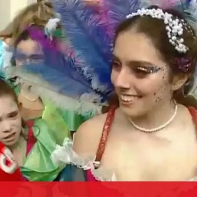 Foliões enfrentam chuva, Carnaval de Loures segue