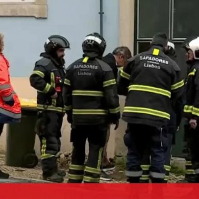 Idosa de 90 anos cai após o chão da casa colapsar