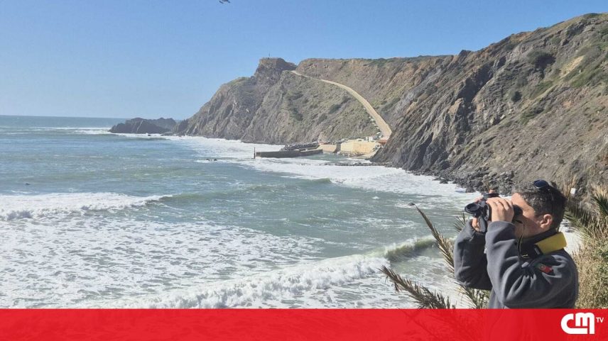 Jovem desaparecido na Praia da Arrifana