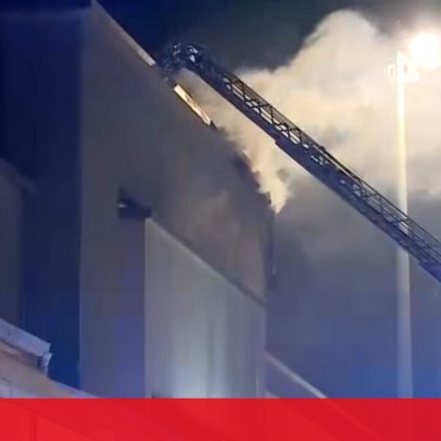 Incêndio atinge e consome o Clube Naval de Lisboa, em Belém