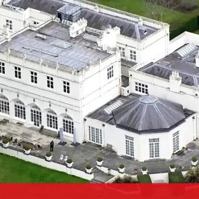 Polícia acompanha buscas na antiga residência do ex-príncipe André no Royal Lodge
