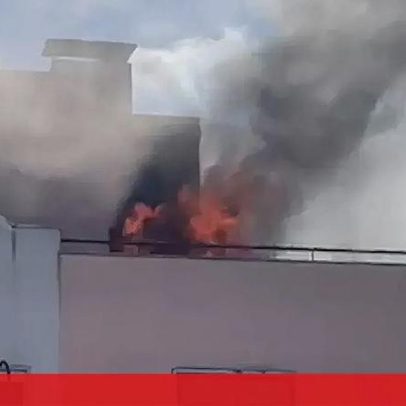 Incêndio deflagra em prédio em Carnide, com imagens