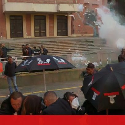 Protestos anti-governo na Albânia com fogo, explosões e gás lacrimogéneo
