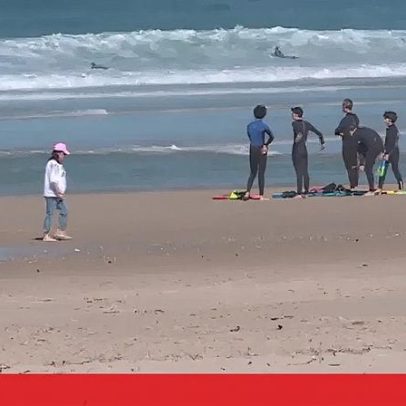 Três surfistas resgatados na Costa de Caparica