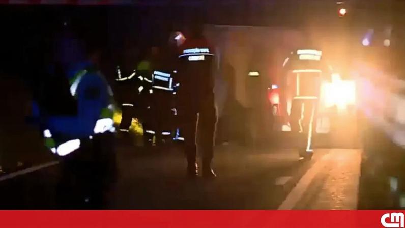 Um morto e dois feridos em colisão de carro e mota em Almeirim