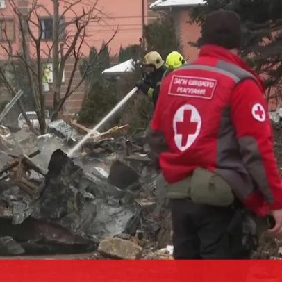 Ataque com mísseis e drones atinge subúrbios de Kiev e deixa uma vítima