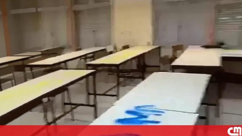 Paredes e mesas pintadas com graffiti: vídeo mostra escola em Almada vandalizada