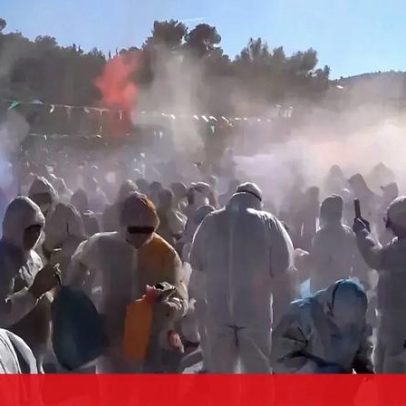Batalha de farinha marca fim do Carnaval na Grécia