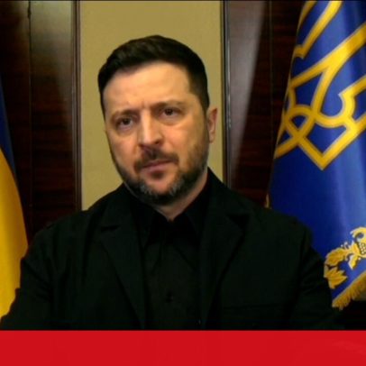 Zelensky recebe ovação de pé no PE em sessão que marca quatro anos de guerra