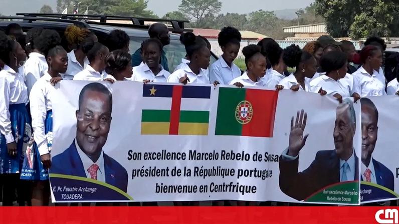 Marcelo Rebelo de Sousa recebido com cartazes de despedida na República Centro-Africana