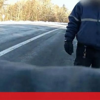 Polícia é atingida por carro desgovernado nos EUA