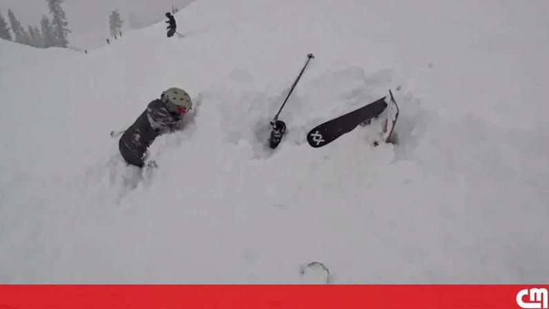 Imagens impressionantes mostram resgate de esquiador soterrado na neve
