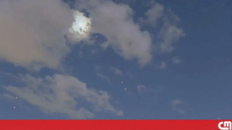 Explosões iluminam céu de Telavive durante interceção de mísseis iranianos