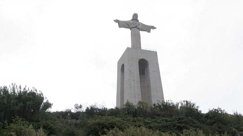 Moradores do Bairro do Matadouro há 18 meses com cortes de eletricidade dizem viver "um terror na escuridão"
