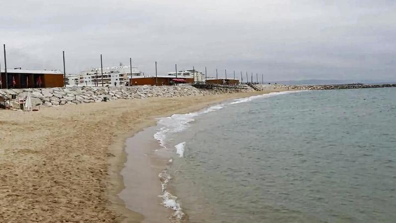 Circulação automóvel e pedonal na principal via de acesso às praias da Costa da Caparica interdita até abril