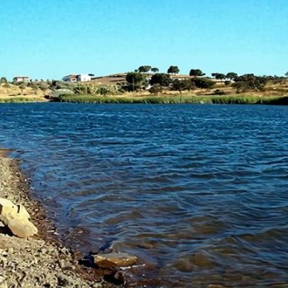 Barragem do Monte da Rocha inicia descarga para o rio Sado