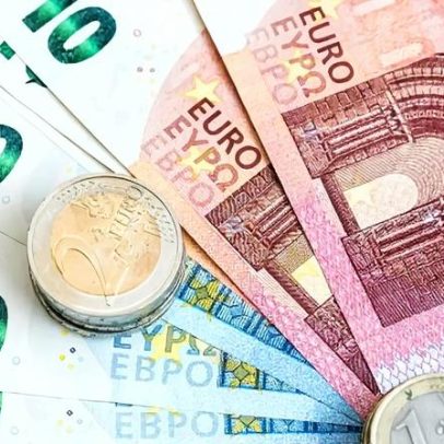 Euro sobe e volta a 1,18 dólares