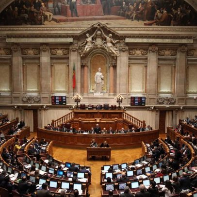 Parlamento aprova simplificação administrativa para acelerar reconstrução