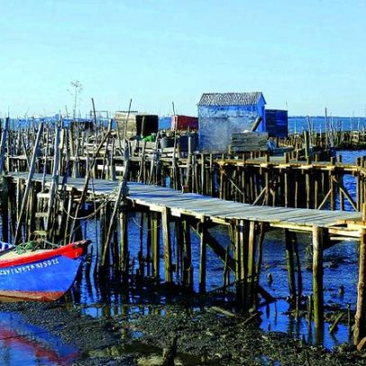 Cais palafítico da Carrasqueira parcialmente destruído pelo mau tempo