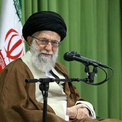 Ali Khamenei desafiou os EUA desde jovem, visto como inimigo número um